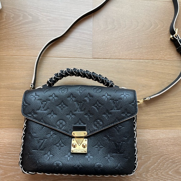 LOUIS VUITTON
Empreinte Braided Pochette Metis Black - Picture 2 of 14